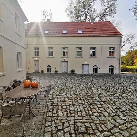 Palac I Folwark Brzeznica Brzeznica  Exterior foto